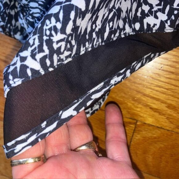 Athleta Printed Mesh Racer 4” Shorts in Black White Speckle Sz XS/SM EUC - Picture 11 of 11